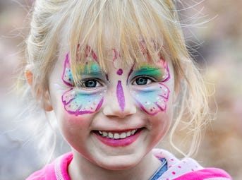 Fête rime avec maquillage coloré !