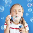 Seifenblasenflüssigkeit und Seifenblasenspielzeug