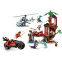 Ninjago - 71857 Spopad z ninja vozili pri Drevesni hišici