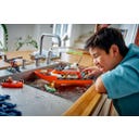 Stad - 60504 Kustbevakningens räddningsbåt med helikopter