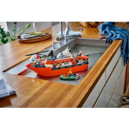 Stad - 60504 Kustbevakningens räddningsbåt med helikopter