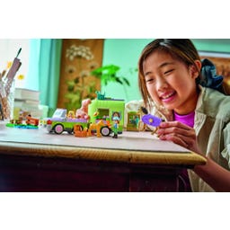 Friends - 42695 Pferd und Fohlen mit Pferdeanhänger