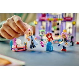 Prijatelji - 42685 Modna revija v mestu Heartlake