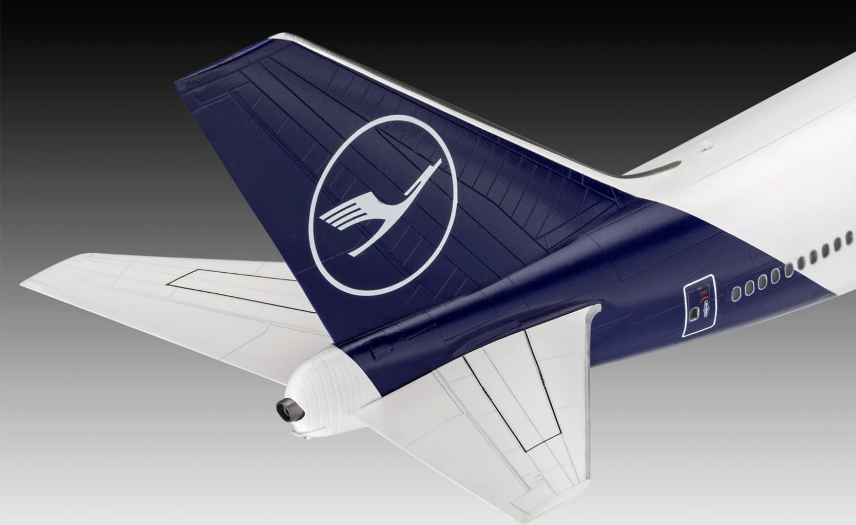 Revell Boeing 747-8 Lufthansa