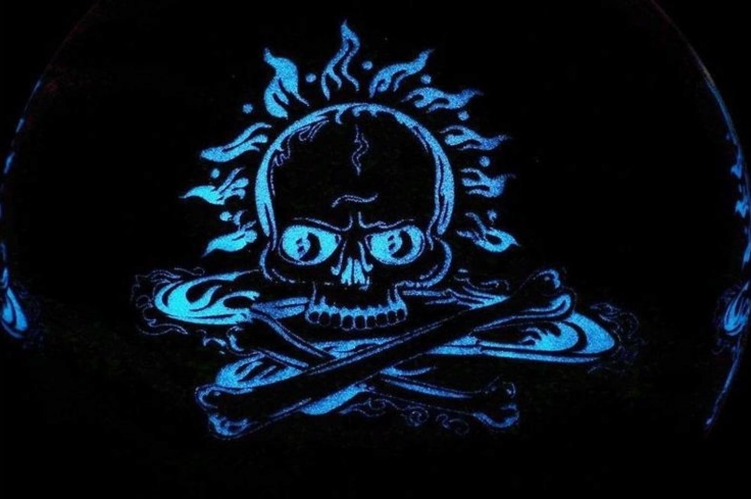 BEST Sport & Freizeit Fußball - Glow In The Dark Totenkopf - 1 Stk