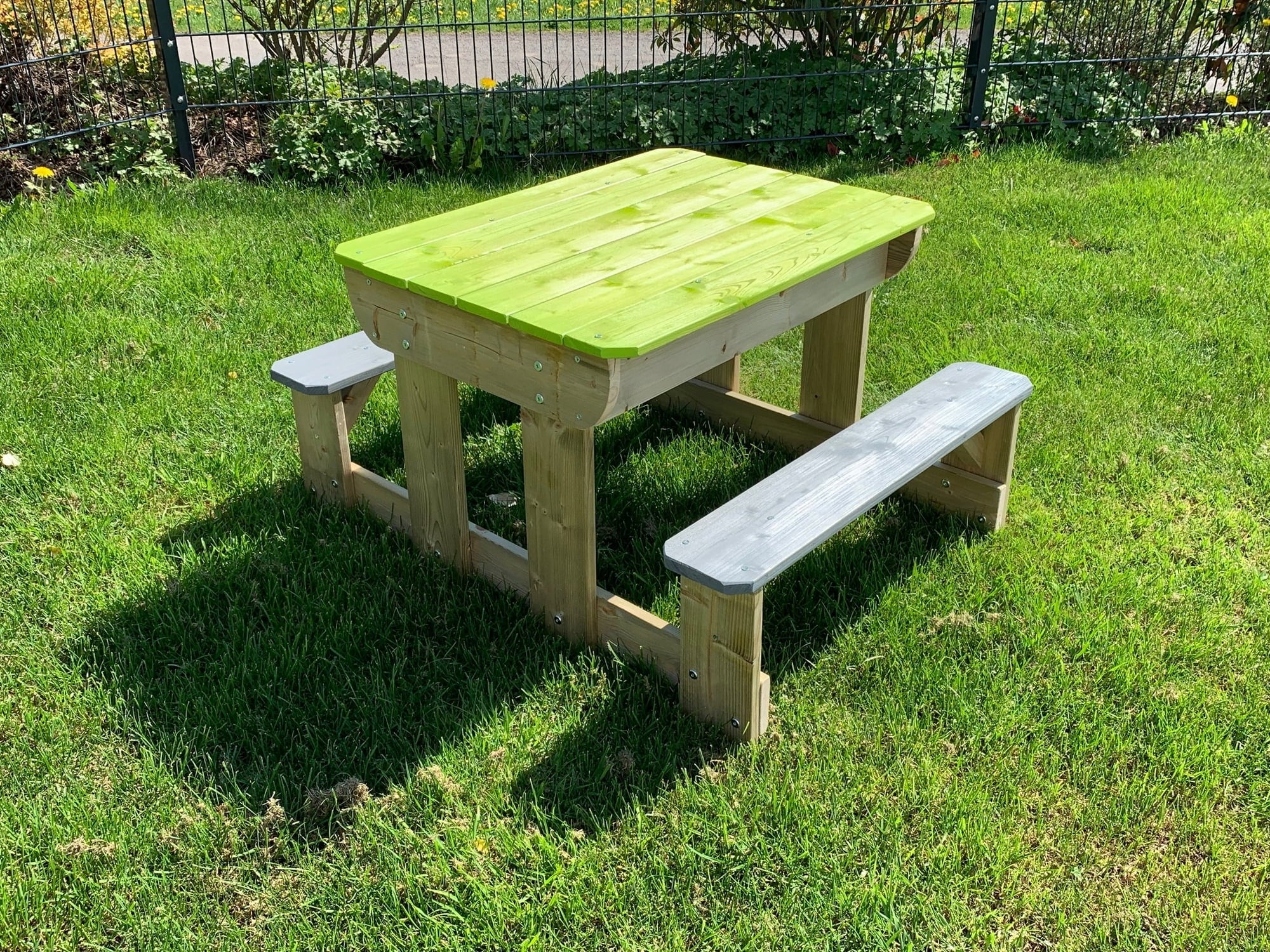 Wendi Toys Sand- & Wassertisch mit 2 Bänken