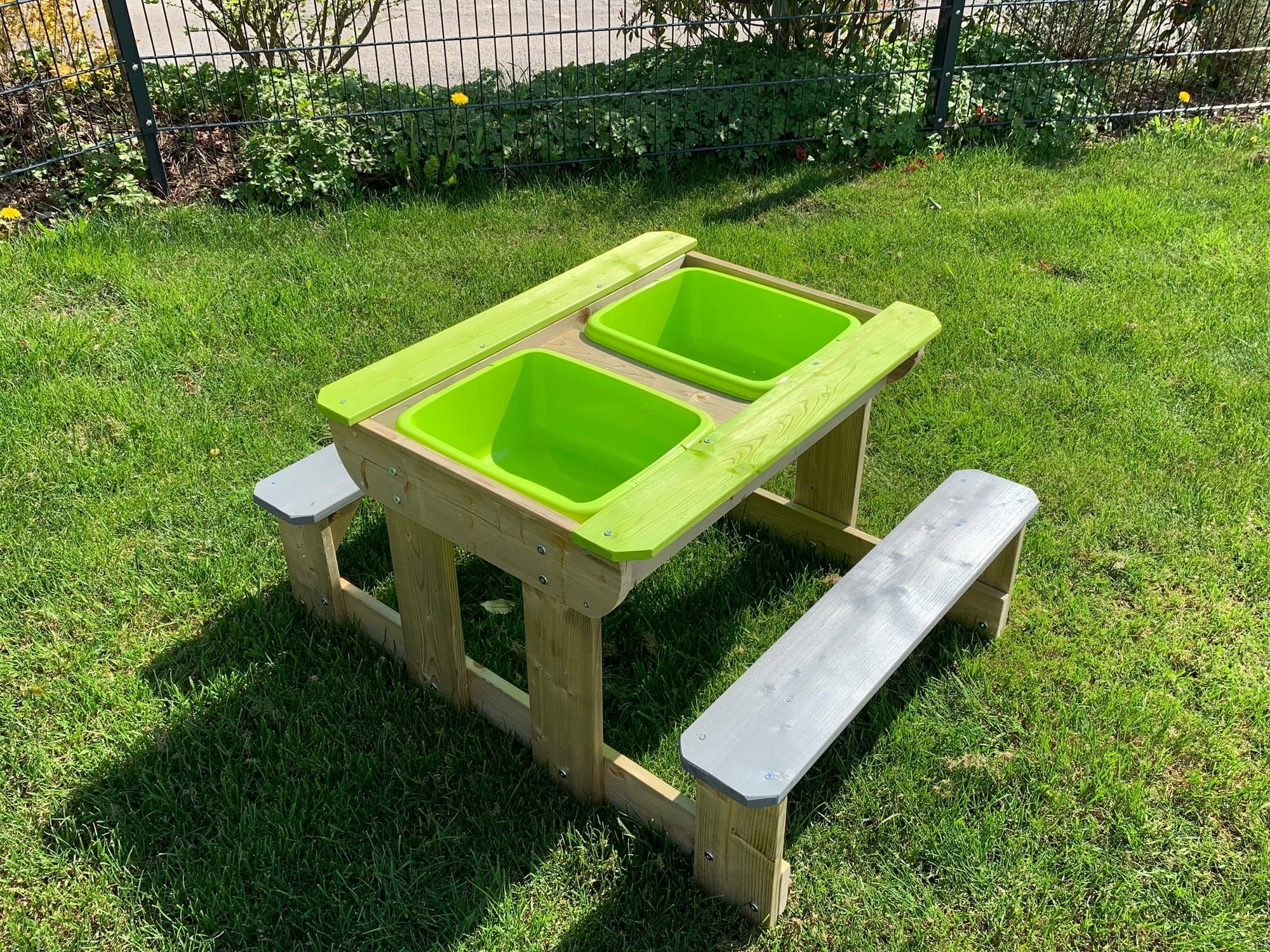 Wendi Toys Sand- & Wassertisch mit 2 Bänken
