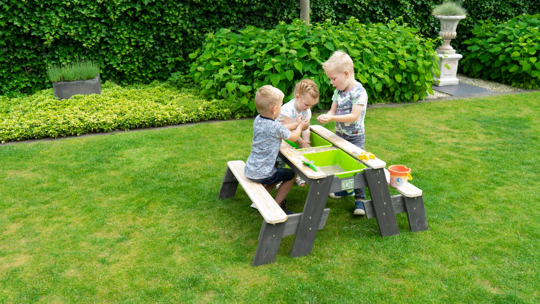 Aksent Sand-, Wasser- & Picknicktisch (2 Bänke) - 1 Set