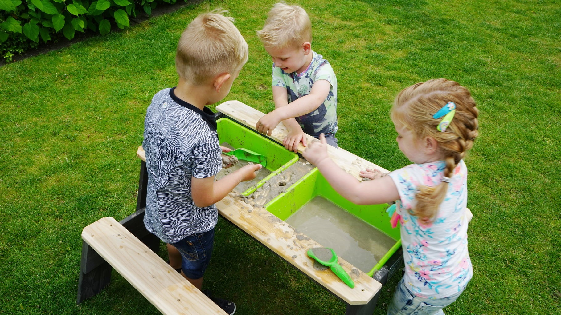 Aksent Sand-, Wasser- & Picknicktisch (2 Bänke) - 1 Set
