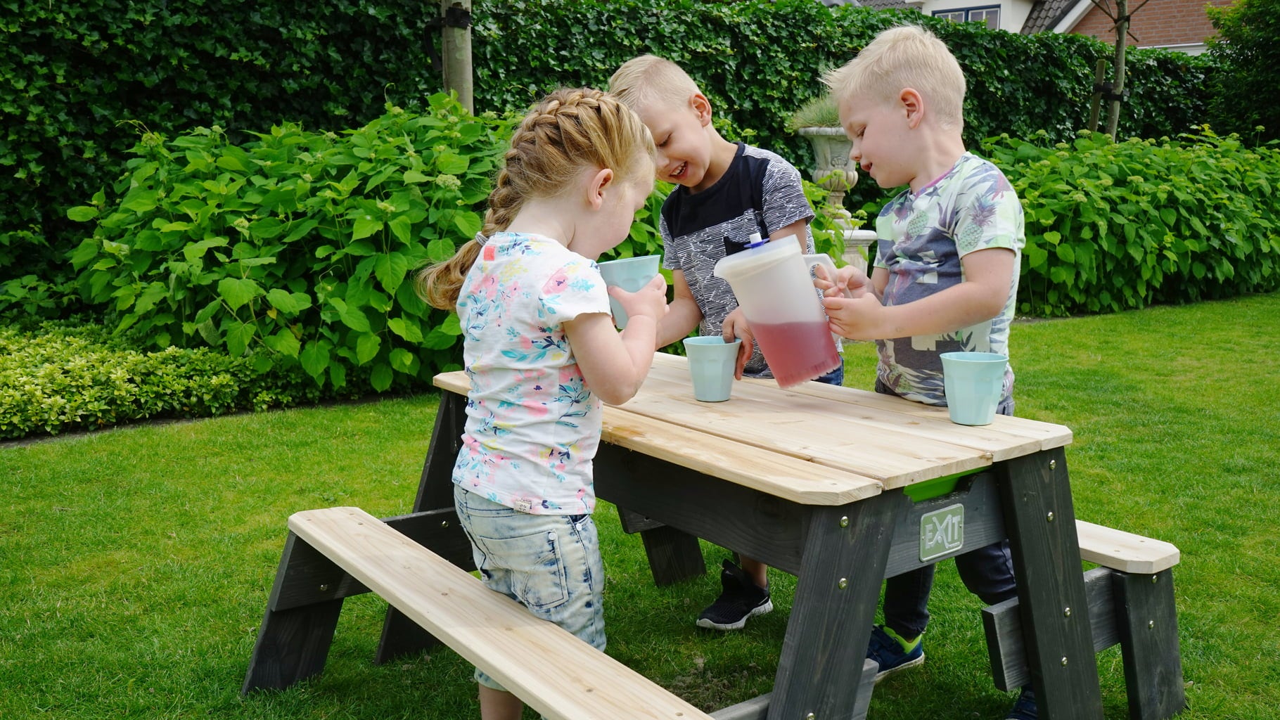 Aksent Sand-, Wasser- & Picknicktisch (2 Bänke) - 1 Set