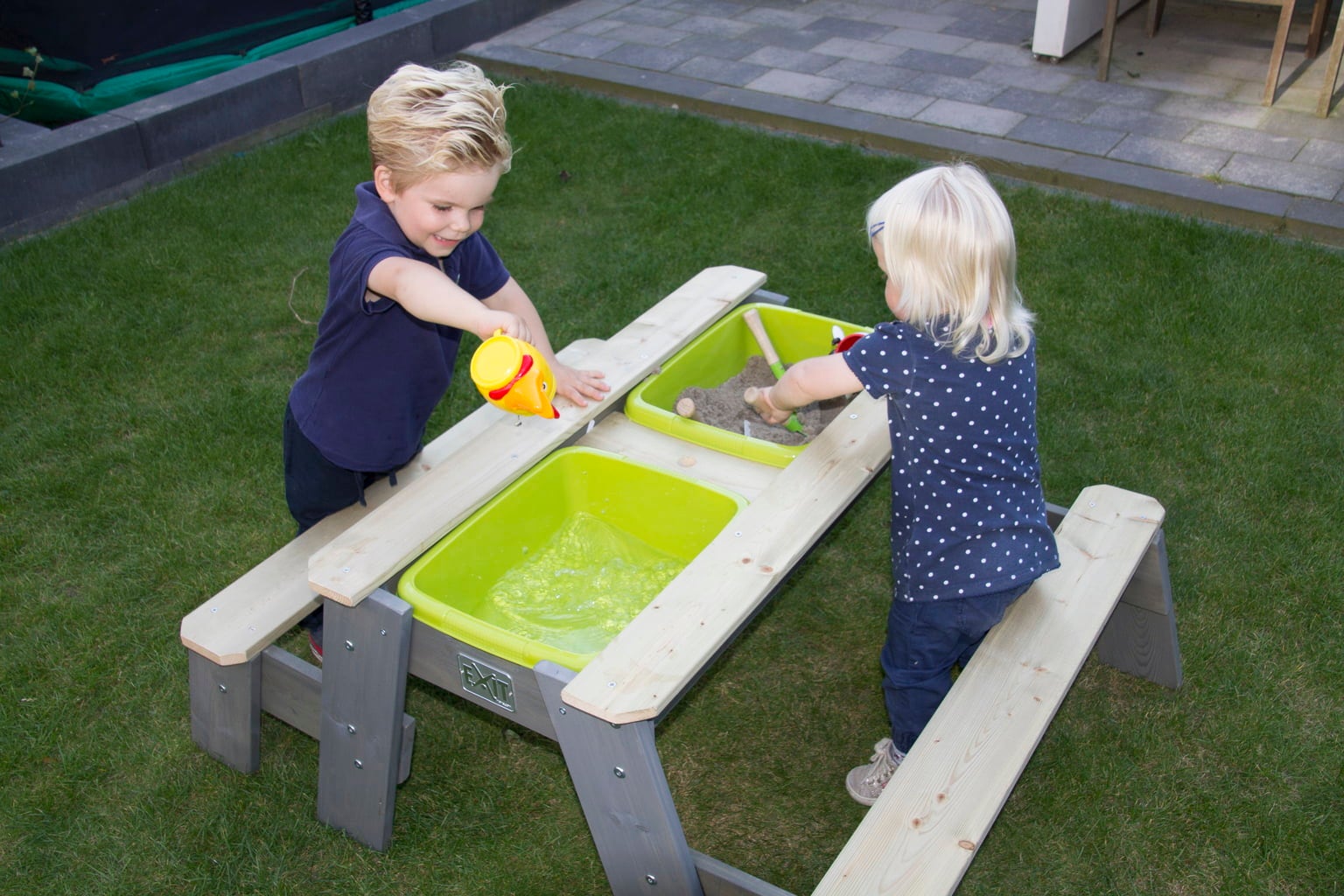 Aksent Sand-, Wasser- & Picknicktisch (2 Bänke) - 1 Set
