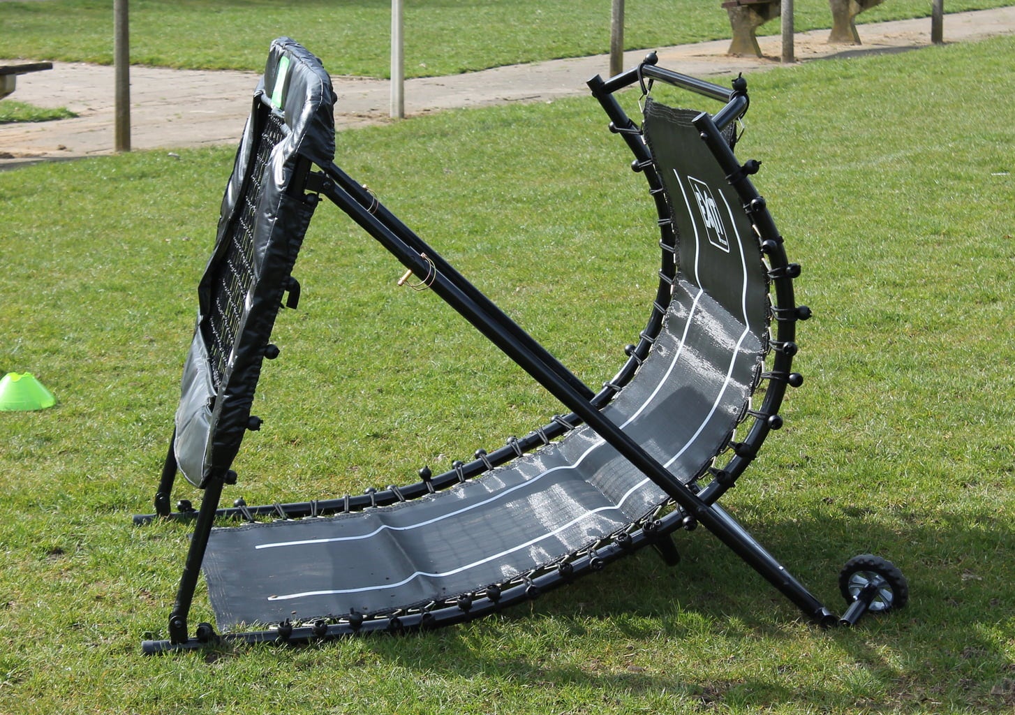 Exit Toys Kickback Fußball Rebounder 124x90cm - 1 Stk
