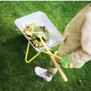 Small Foot Schubkarre mit Gartenwerkzeug