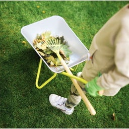 Small Foot Schubkarre mit Gartenwerkzeug