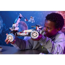 Technic - 42211 Lunar Outpost™ moon rover spacecraft