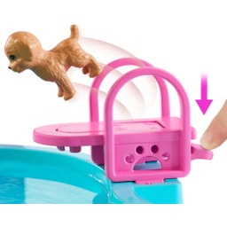 Piscina da sogno con scivolo e idromassaggio schiumoso